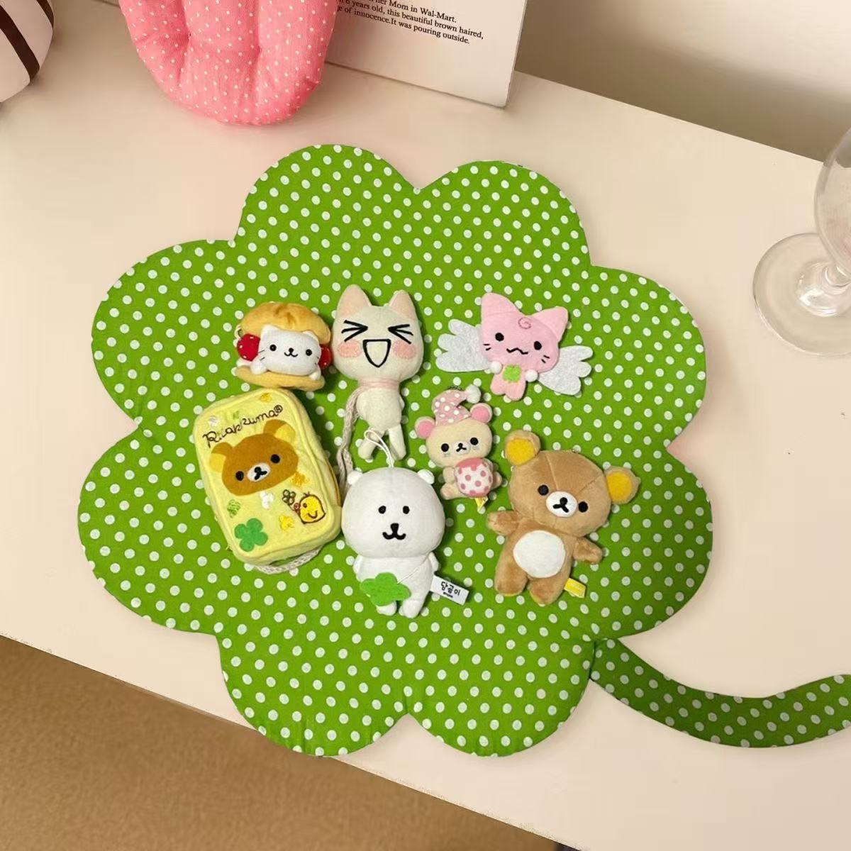 Desk Setup Background - Japanese Antique Polka Dot Four-leaf Clover